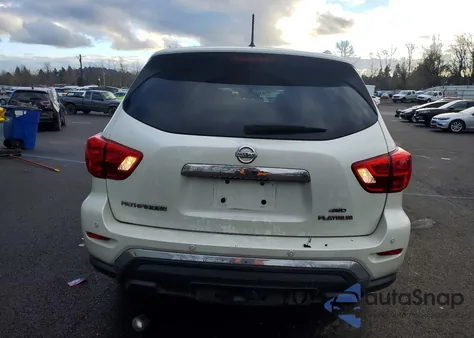 2017 Nissan Pathfinder S z USA, uszkodzony, nr VIN 5N1DR2MM3HC633355